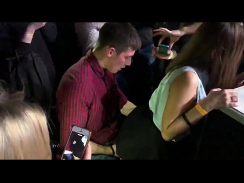 ❤️ Seks nyata di klub malam Rusia. Gadis Rusia berusia 18 tahun di anus dan vagina bercinta di klub malam ❤️❌ Video seks di porno id.rionews.top